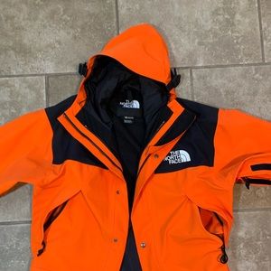 THE NORTH FACE  ’94 RETRO MOUNTAIN LIGHT FUTURELIGHT JACKET-Blaze Orange-Md.